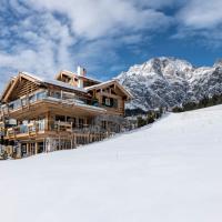 02_Auf fast 1.000 Metern Seehöhe, umgeben von den Leoganger Steinbergen, fühlen sich Wintersportler hier von Mitte Dezember bis Anfang April pudelwohl