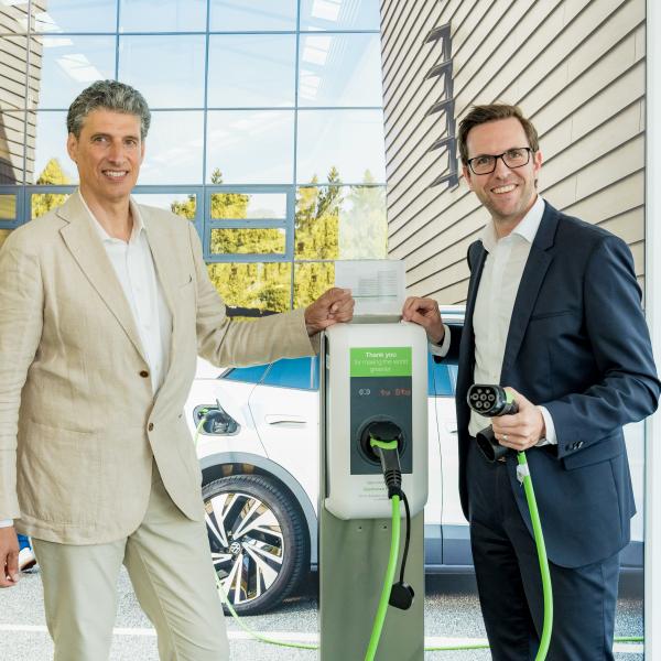 Wenn sich zwei Pioniere der E-Mobilität treffen